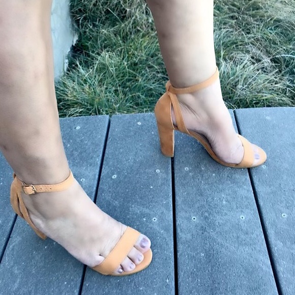 New chunky heel - Picture 3 of 9